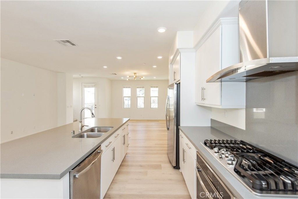 Image 10 of property listing at 150 Fixie, Irvine, CA 92618