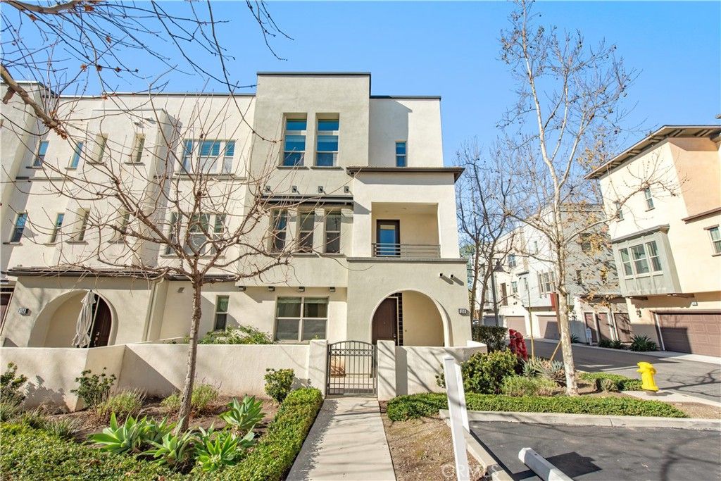 Image 5 of property listing at 150 Fixie, Irvine, CA 92618