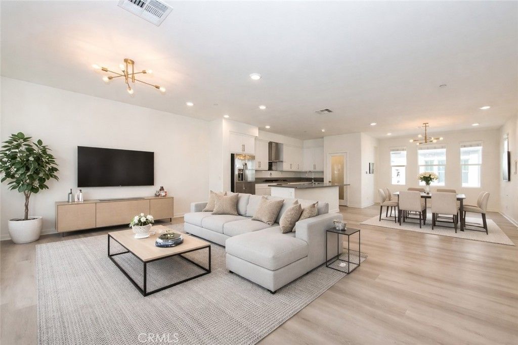 Image 8 of property listing at 150 Fixie, Irvine, CA 92618