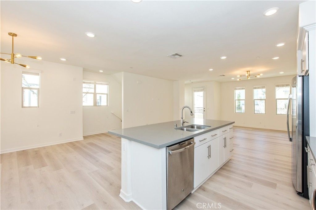 Image 9 of property listing at 150 Fixie, Irvine, CA 92618