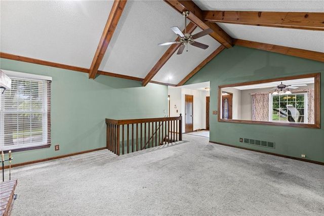 8210 N Virginia Avenue, Kansas City, MO 64118