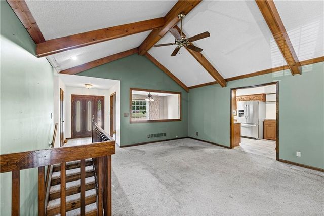 8210 N Virginia Avenue, Kansas City, MO 64118