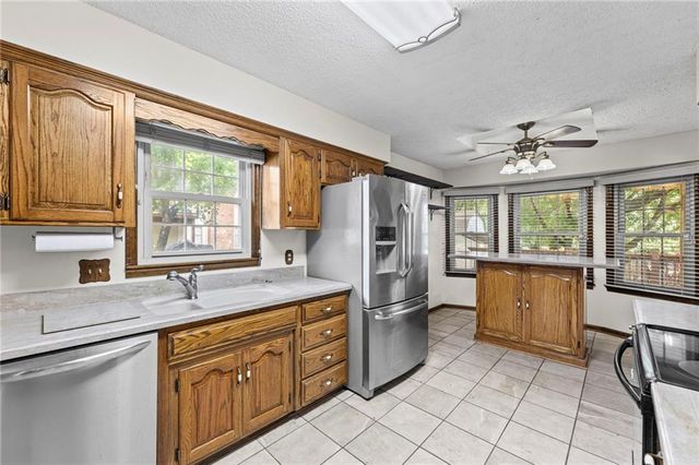 8210 N Virginia Avenue, Kansas City, MO 64118