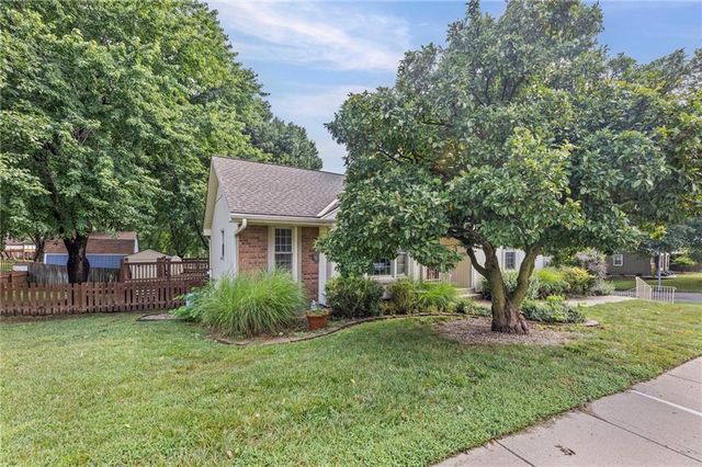 8210 N Virginia Avenue, Kansas City, MO 64118