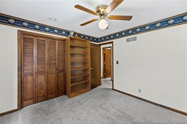 8210 N Virginia Avenue, Kansas City, MO 64118