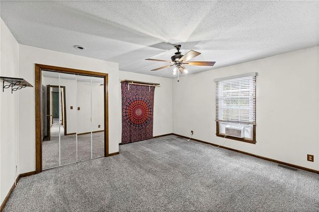 8210 N Virginia Avenue, Kansas City, MO 64118