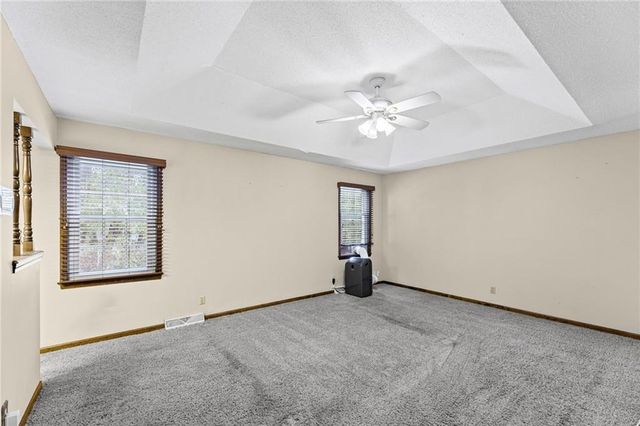 8210 N Virginia Avenue, Kansas City, MO 64118