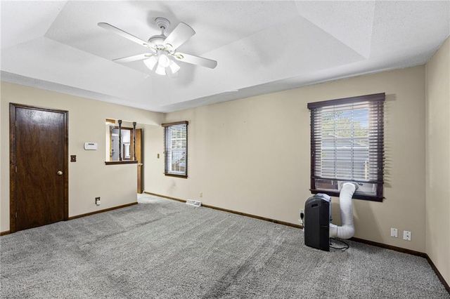 8210 N Virginia Avenue, Kansas City, MO 64118