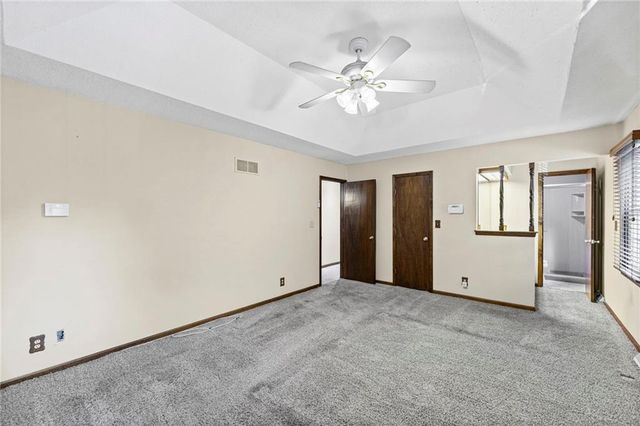 8210 N Virginia Avenue, Kansas City, MO 64118
