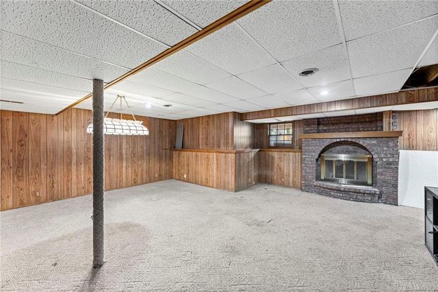 8210 N Virginia Avenue, Kansas City, MO 64118