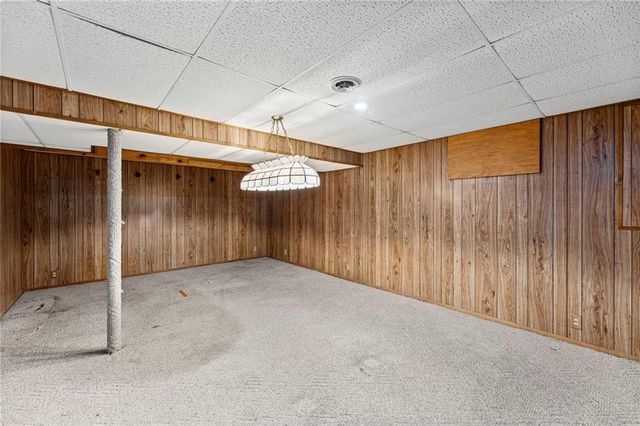 8210 N Virginia Avenue, Kansas City, MO 64118