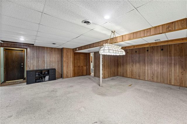 8210 N Virginia Avenue, Kansas City, MO 64118