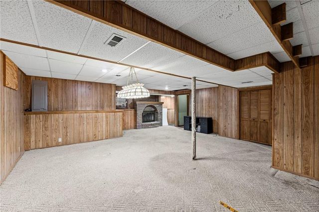 8210 N Virginia Avenue, Kansas City, MO 64118