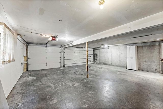 8210 N Virginia Avenue, Kansas City, MO 64118