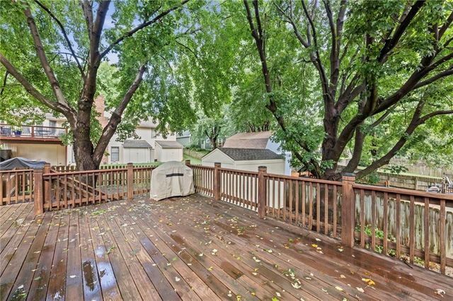 8210 N Virginia Avenue, Kansas City, MO 64118