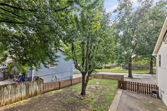 8210 N Virginia Avenue, Kansas City, MO 64118