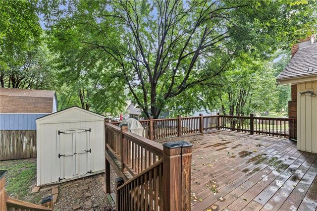 8210 N Virginia Avenue, Kansas City, MO 64118