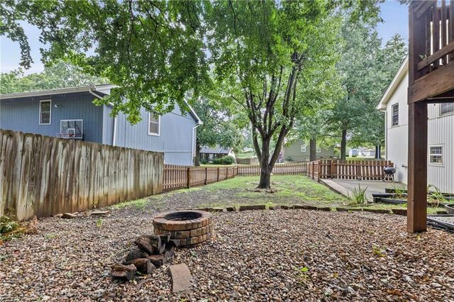 8210 N Virginia Avenue, Kansas City, MO 64118