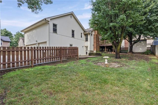 8210 N Virginia Avenue, Kansas City, MO 64118