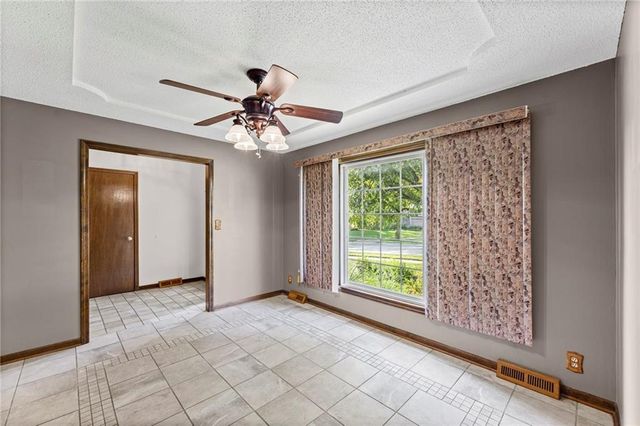 8210 N Virginia Avenue, Kansas City, MO 64118