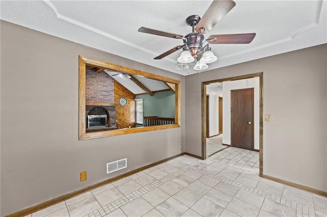 8210 N Virginia Avenue, Kansas City, MO 64118