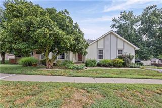 8210 N Virginia Avenue, Kansas City, MO 64118