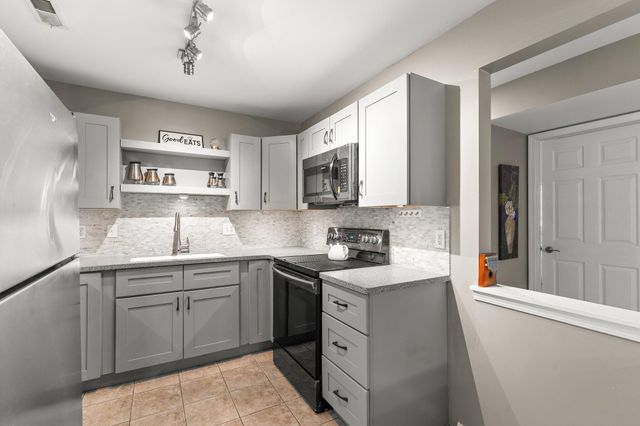 408 Sturdy Road 4a, Valparaiso, IN 46383