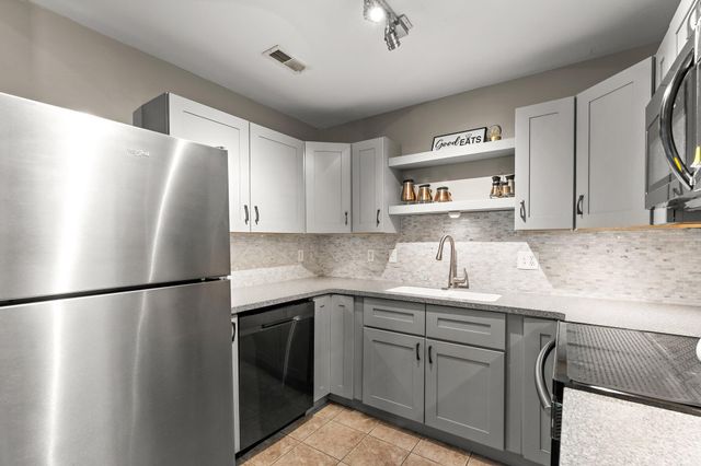 408 Sturdy Road 4a, Valparaiso, IN 46383