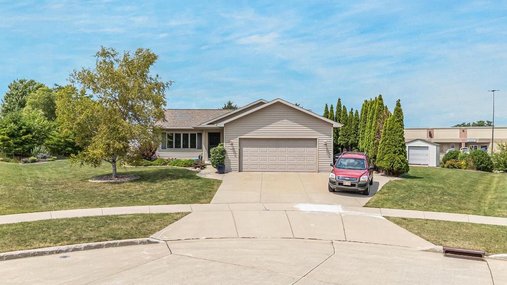 365 LILAC STREET, Oshkosh, WI 54902