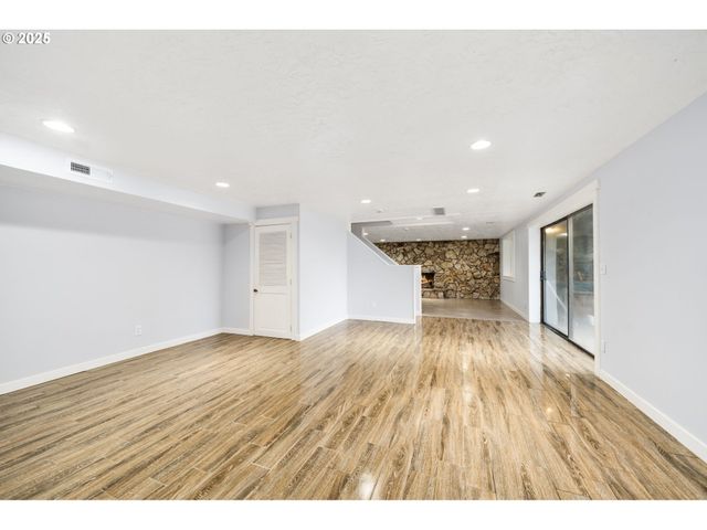 12591 Se STALEY Ave, Damascus, OR 97089