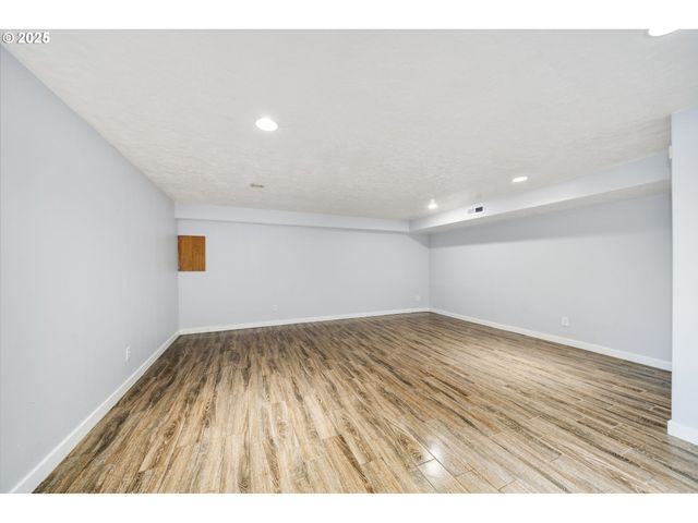 12591 Se STALEY Ave, Damascus, OR 97089