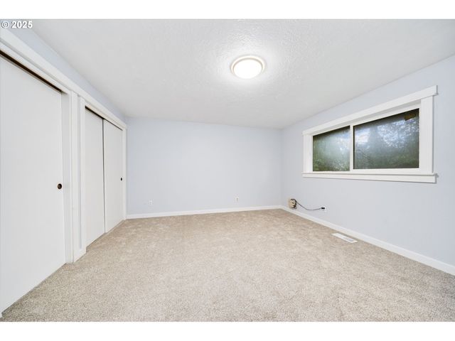 12591 Se STALEY Ave, Damascus, OR 97089