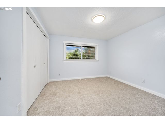 12591 Se STALEY Ave, Damascus, OR 97089