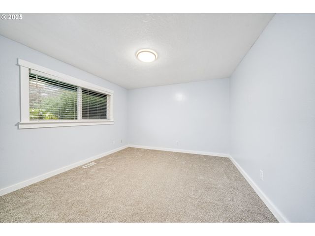 12591 Se STALEY Ave, Damascus, OR 97089