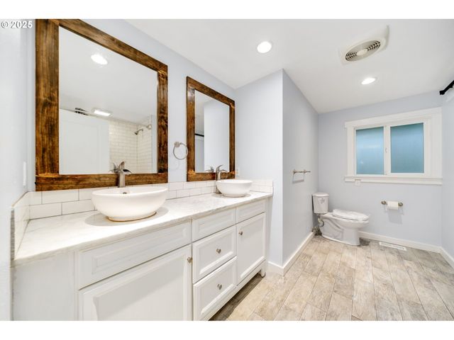 12591 Se STALEY Ave, Damascus, OR 97089