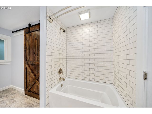 12591 Se STALEY Ave, Damascus, OR 97089