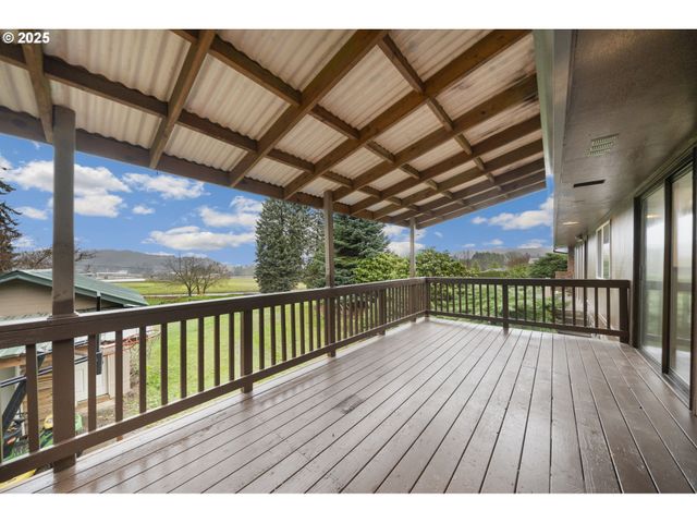 12591 Se STALEY Ave, Damascus, OR 97089