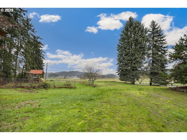 12591 Se STALEY Ave, Damascus, OR 97089