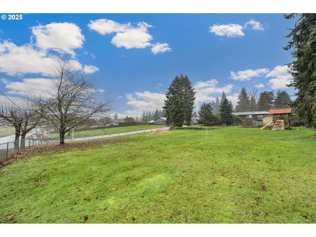 12591 Se STALEY Ave, Damascus, OR 97089