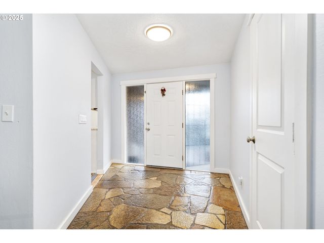 12591 Se STALEY Ave, Damascus, OR 97089