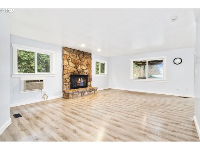 12591 Se STALEY Ave, Damascus, OR 97089