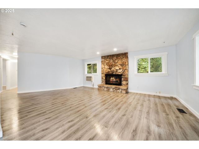 12591 Se STALEY Ave, Damascus, OR 97089