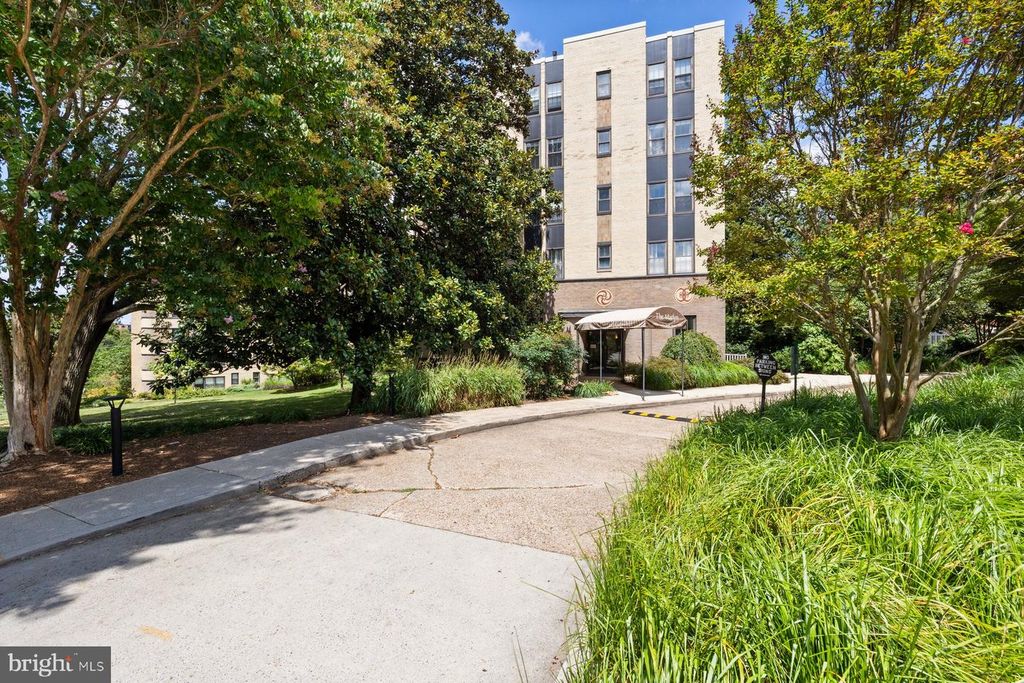 3901 CATHEDRAL AVE NW #220, Washington, DC 20016