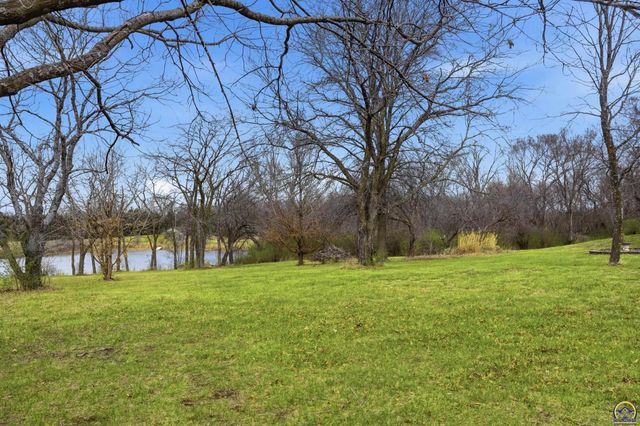 2320 NE 46th ST, Topeka, KS 66617