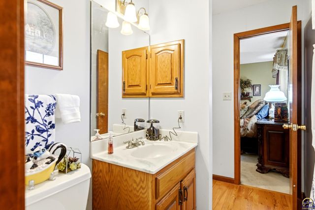 2320 NE 46th ST, Topeka, KS 66617