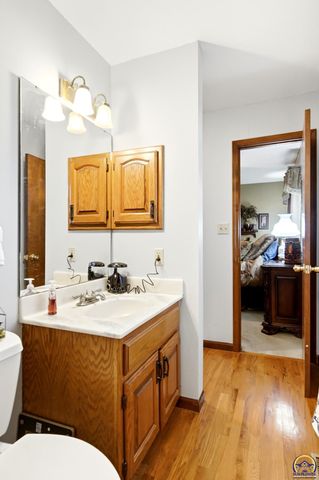 2320 NE 46th ST, Topeka, KS 66617