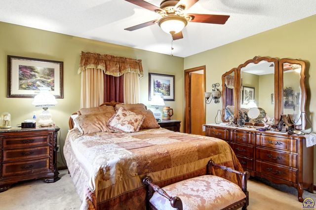 2320 NE 46th ST, Topeka, KS 66617