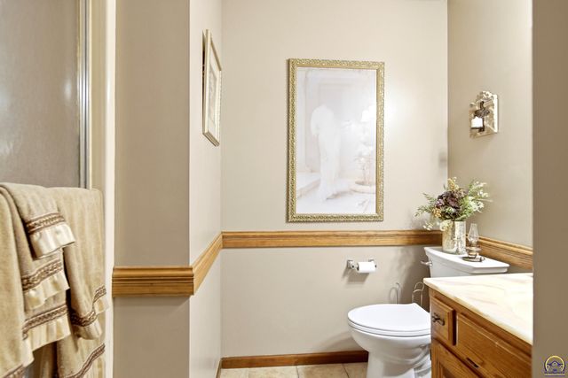 2320 NE 46th ST, Topeka, KS 66617