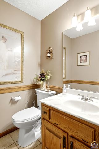 2320 NE 46th ST, Topeka, KS 66617