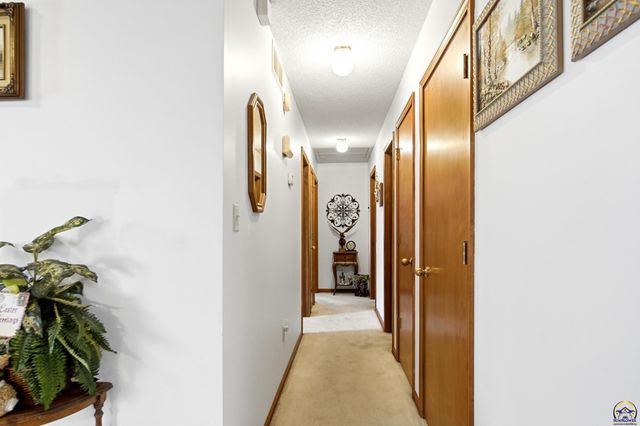 2320 NE 46th ST, Topeka, KS 66617